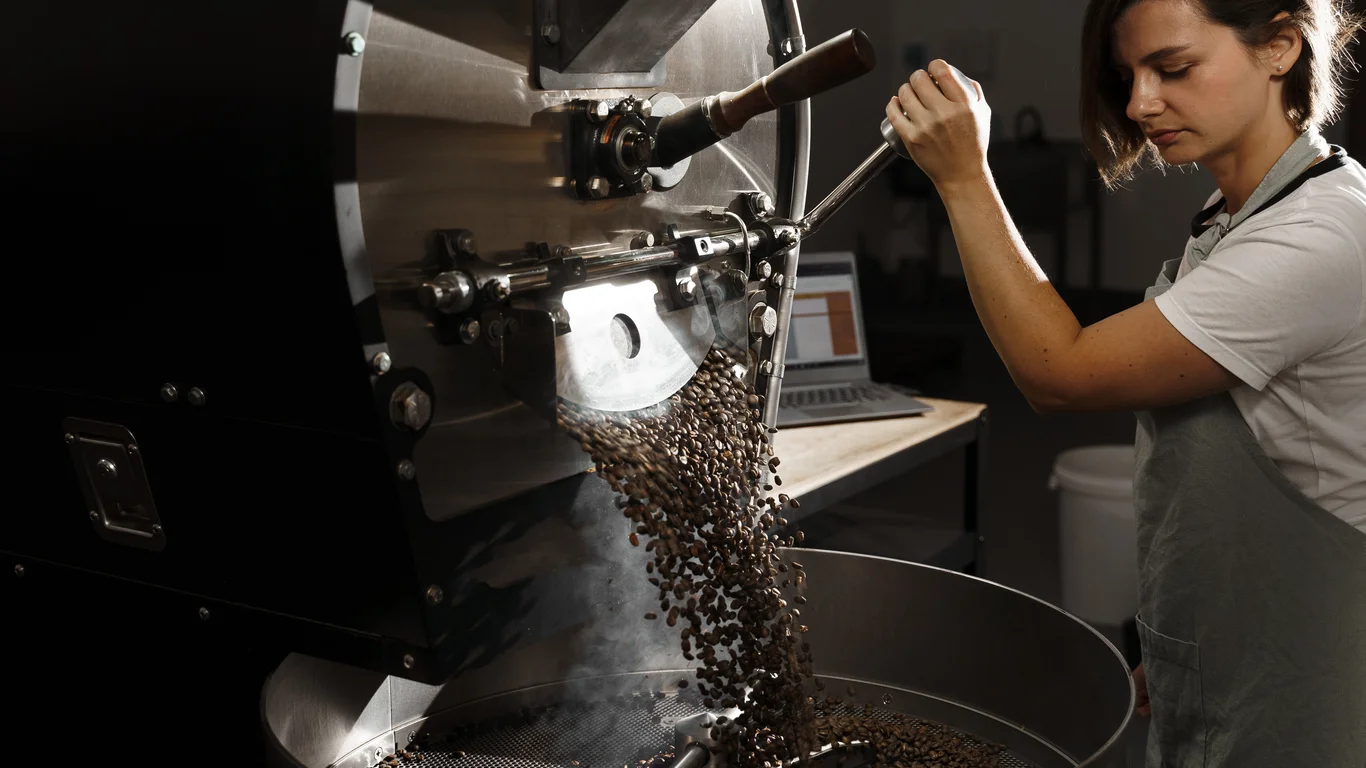 Panama specialty coffee - Coffee Roaster Checks Freshly Roasted Coffee Beans Factory Organic Coffee Grains Special Equipment Roasted Coffee Beans Production