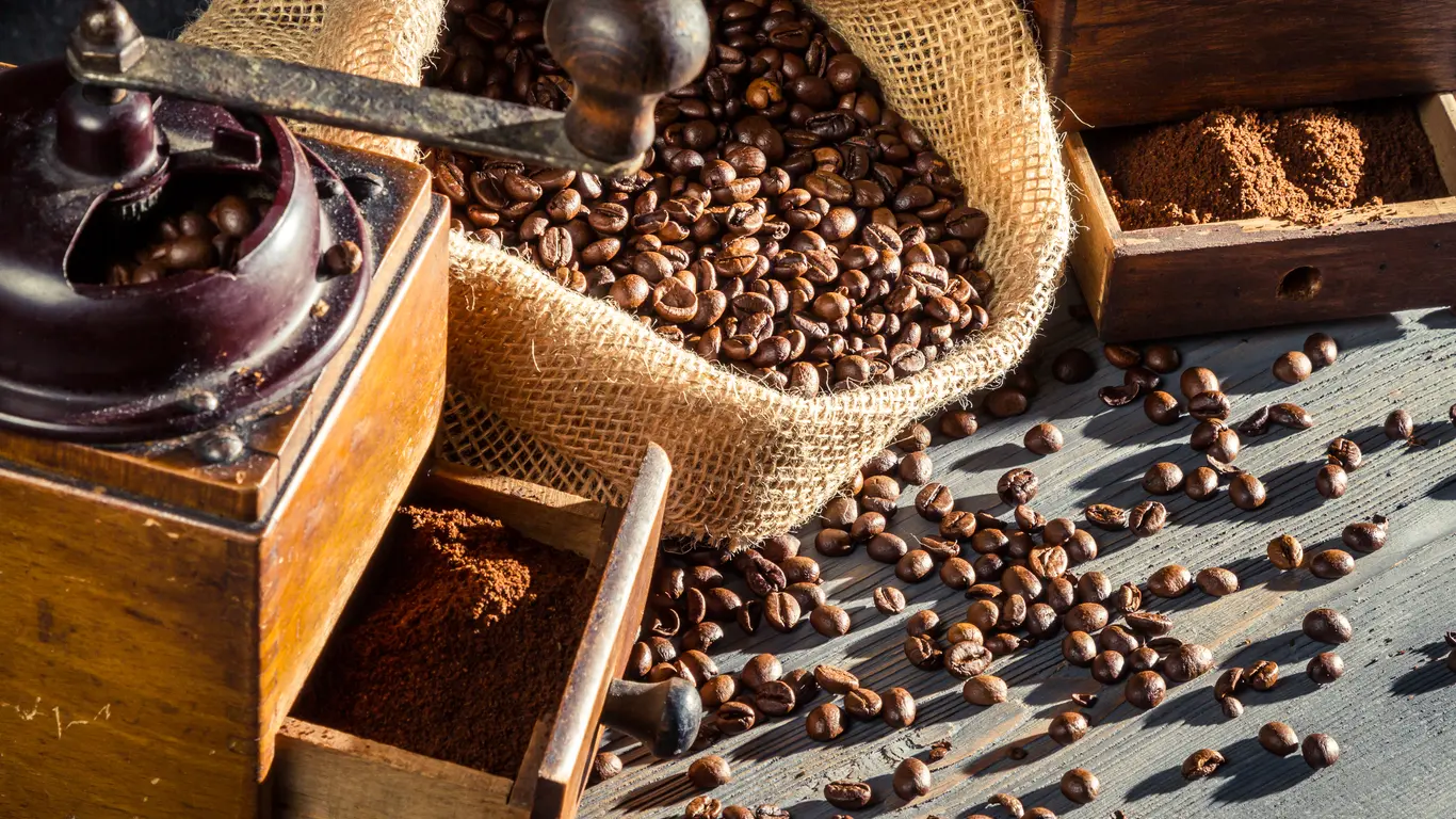 Panama specialty coffee - Roasted Coffee Beans With Grinder And Ground Coffe